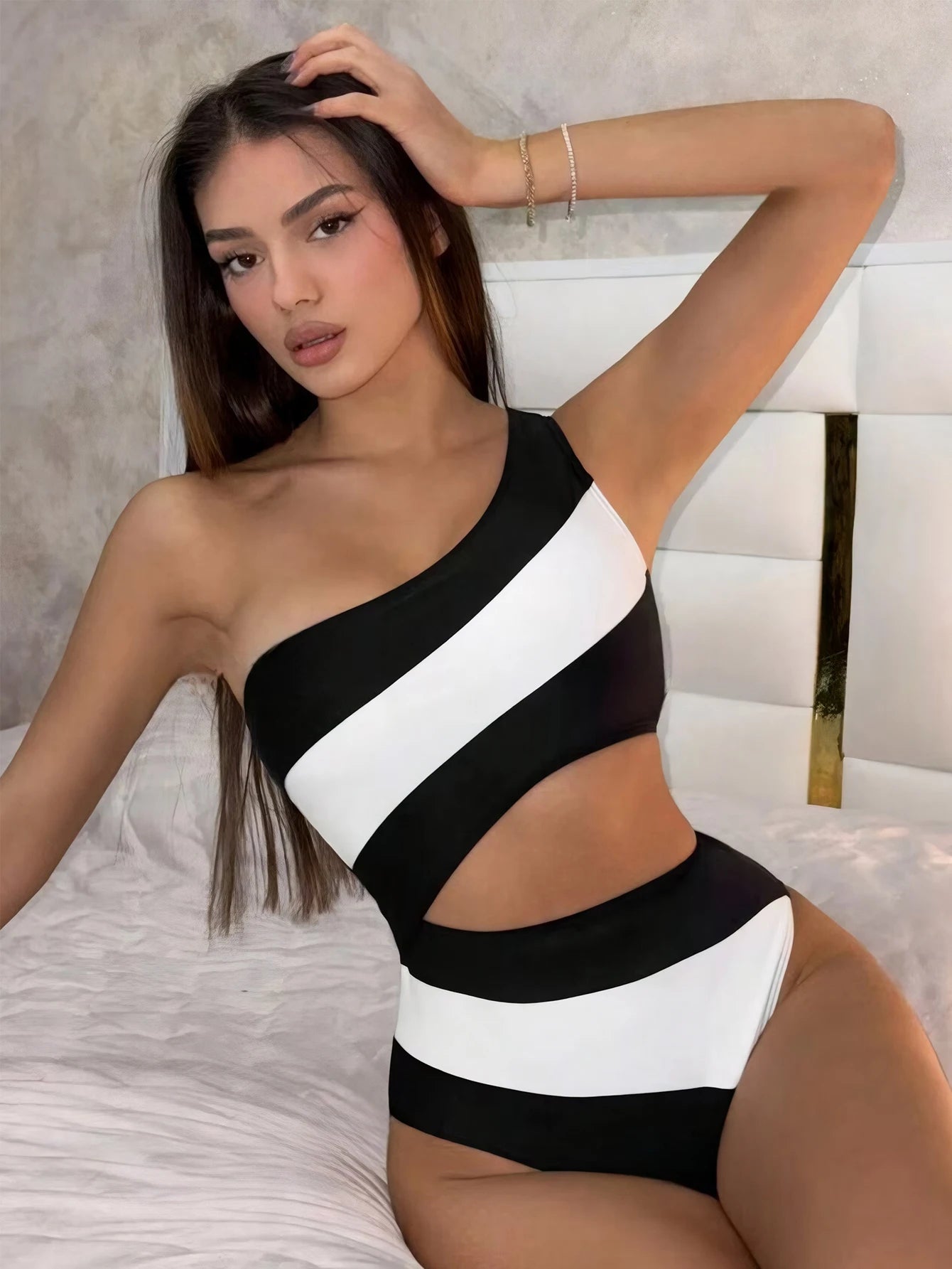 One-shoulder One-piece Two-tone Bathing Suits