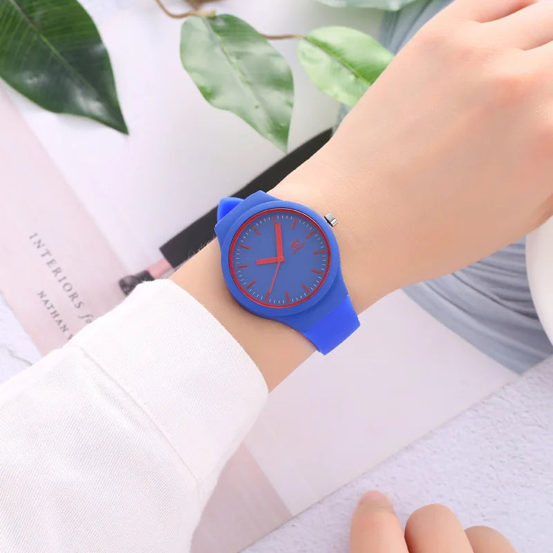Fashion Simple Scale Quartz Watch with Silicone Band