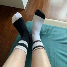 2 Pairs Mid-tube Quick-drying Breathable Wicking Sports Socks