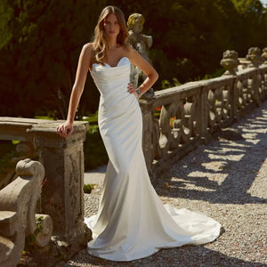 Graceful Sweetheart Neck Simple Wedding Dresses with Detachable Train