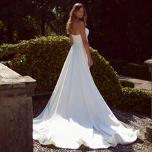 Graceful Sweetheart Neck Simple Wedding Dresses with Detachable Train
