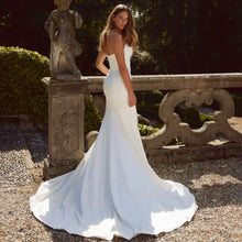 Graceful Sweetheart Neck Simple Wedding Dresses with Detachable Train