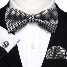 Barry.Wang Silk Bow Tie Hanky Cuffs Set