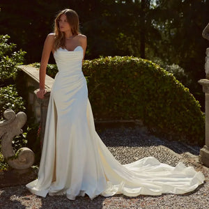 Graceful Sweetheart Neck Simple Wedding Dresses with Detachable Train